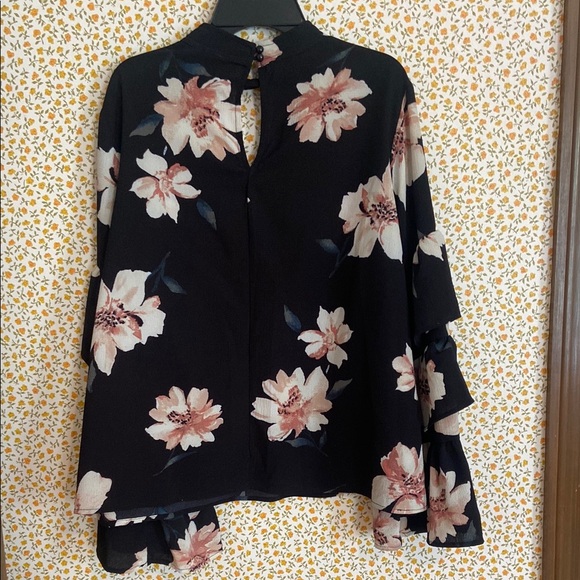 Floral Ruffle Sleeve Black Top - Picture 4 of 4